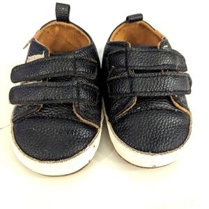 Baby boys soft shoes. Easy to put on. Infants size.